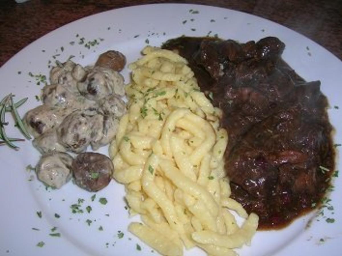 Hirschragout mit Maronengemüse und Spätzle - Rezept - Bild Nr. 3