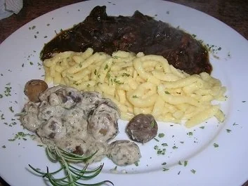 Hirschragout mit Maronengemüse und Spätzle - Rezept - Bild Nr. 4