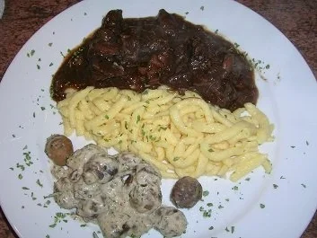 Hirschragout mit Maronengemüse und Spätzle - Rezept - Bild Nr. 5