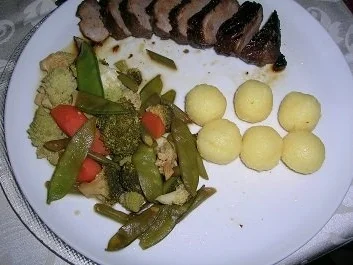 Entenbrust, mariniert an Gemüse- Pfännchen mit kleinen Knödelchen - Rezept - Bild Nr. 2