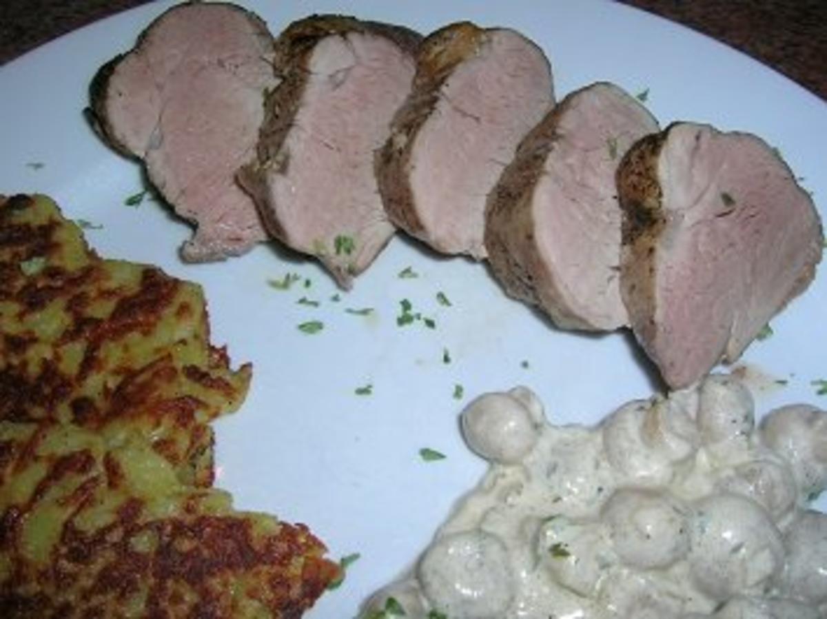Schweinefilet mit Rahmchampignos an frischen Kartoffelröstis - Rezept - Bild Nr. 3