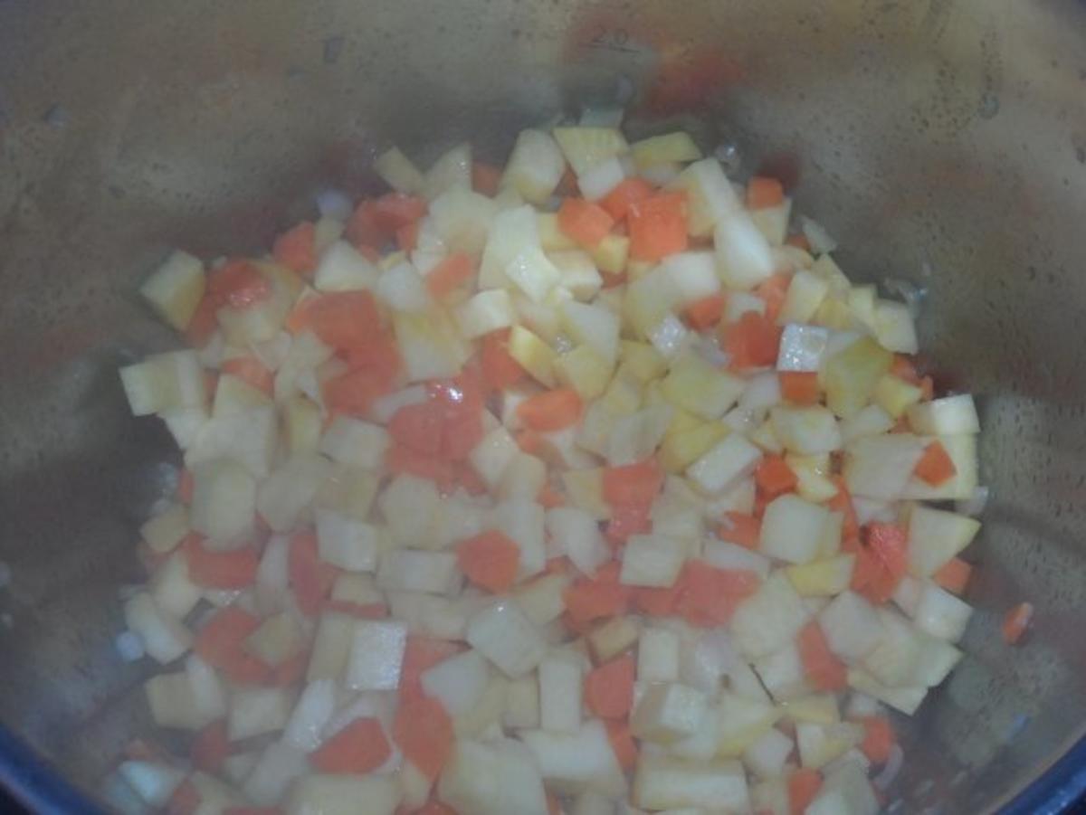 Suppen/Vorspeise: Feine Karotten-Rüben-Suppe mit Forellenfilet - Rezept - Bild Nr. 4