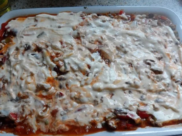 Rezept: Aufläufe/Gratins: Pikanter Chili-Con-Carne-Auflauf mit Cheddar & Tortilla-Kruste Bild Nr. 14 Aufläufe/Gratins: Pikanter Chili-Con-Carne-Auflauf mit Cheddar & Tortilla-Kruste - Rezept - Bild Nr. 14