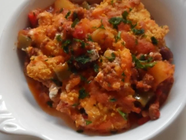 Rezept: Aufläufe/Gratins: Pikanter Chili-Con-Carne-Auflauf mit Cheddar & Tortilla-Kruste Bild Nr. 17 Aufläufe/Gratins: Pikanter Chili-Con-Carne-Auflauf mit Cheddar & Tortilla-Kruste - Rezept - Bild Nr. 17