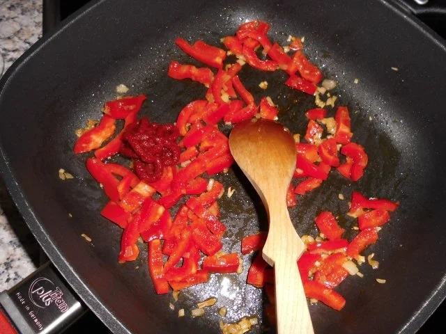 Rezept: Chakalaka-Soße mit Cabanossi-Talern auf Pasta>> Bild Nr. 4 Chakalaka-Soße mit Cabanossi-Talern auf Pasta>> - Rezept - Bild Nr. 4