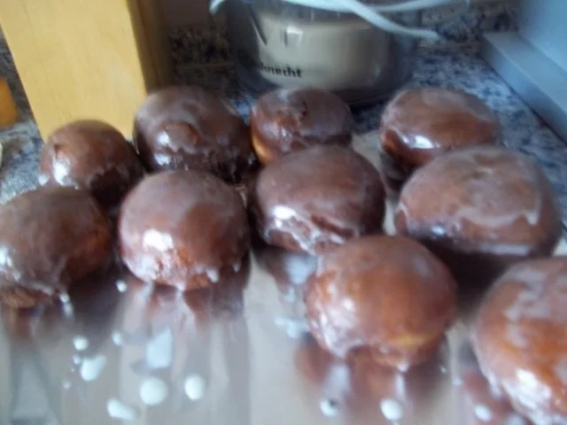 Rezept: Berliner mit Guß Bild Nr. 11 Berliner mit Guß - Rezept - Bild Nr. 11