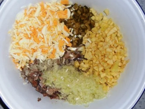 Rezept: "Oma Friede`s" - Ostpreußischer - Silvester - Heringssalat (Rzpt. um 1939) Bild Nr. 7 "Oma Friede`s" - Ostpreußischer - Silvester - Heringssalat (Rzpt. um 1939) - Rezept - Bild Nr. 7