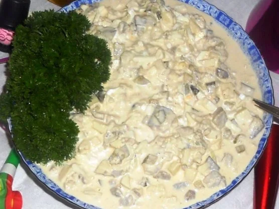 Rezept: "Oma Friede`s" - Ostpreußischer - Silvester - Heringssalat (Rzpt. um 1939) Bild Nr. 11 "Oma Friede`s" - Ostpreußischer - Silvester - Heringssalat (Rzpt. um 1939) - Rezept - Bild Nr. 11