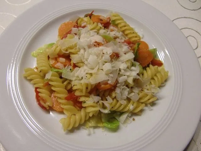 Gemüsepfanne mit Nudeln - Rezept