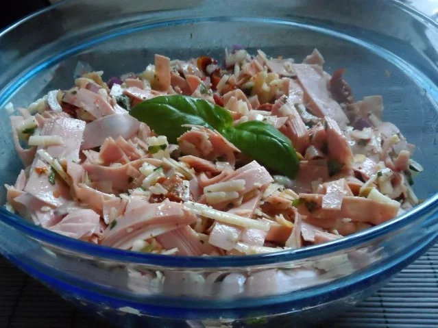 Salate: Mediterraner Käse-Wurst-Salat - Rezept - Bild Nr. 8