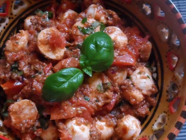 Vorspeisen: Mozzarella mit karamellisierten Ofen-Tomaten und Zitronen-Kapern-Pesto - Rezept