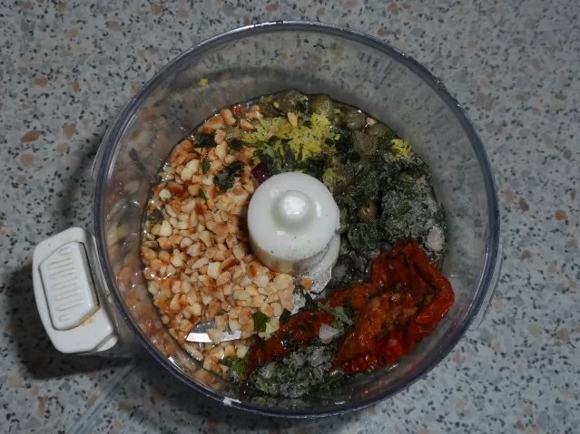 Vorspeisen: Mozzarella mit karamellisierten Ofen-Tomaten und Zitronen-Kapern-Pesto - Rezept - Bild Nr. 5