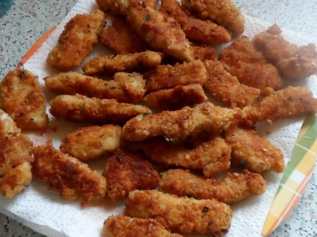 Mediterrane Hähnchensticks in Grissini-Parmesan-Panade - Rezept - Bild Nr. 7