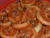 Rezept: Blätterteigschnecken mit Basilikum & Fetakäse Blätterteigschnecken mit Basilikum & Fetakäse - Rezept