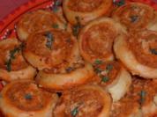 Blätterteigschnecken mit Basilikum & Fetakäse - Rezept