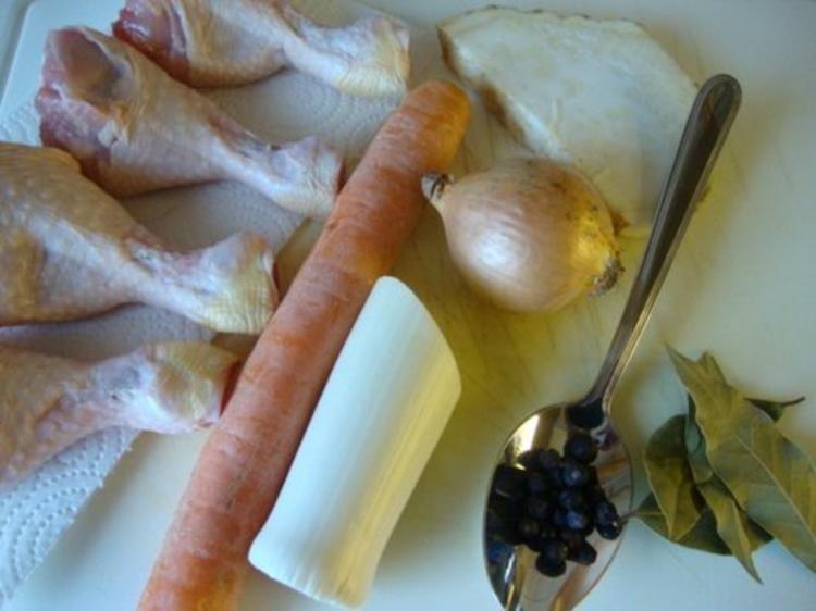 Hühnerbrühe mit pochiertem Ei und Einlage - einfach - von SuppenGeniesser