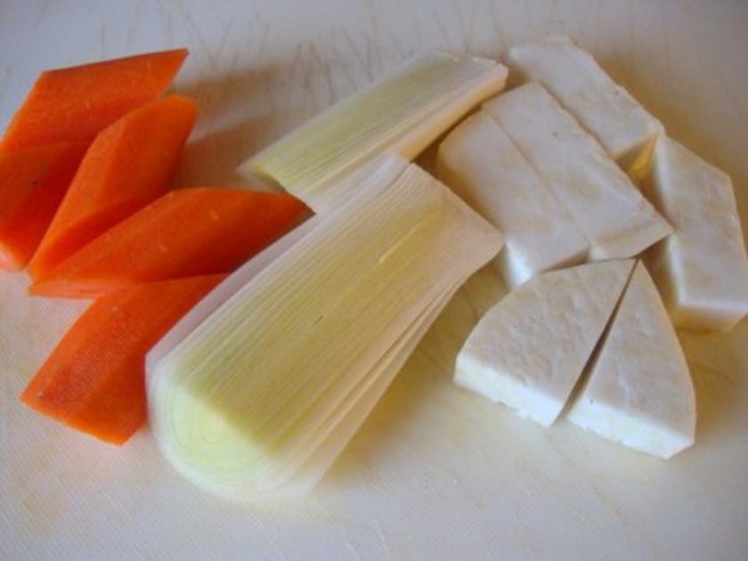 Hühnerbrühe mit pochiertem Ei und Einlage - einfach - von SuppenGeniesser