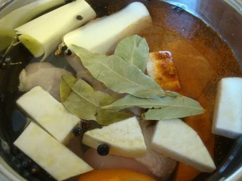 Hühnerbrühe mit pochiertem Ei und Einlage - Rezept - Bild Nr. 5