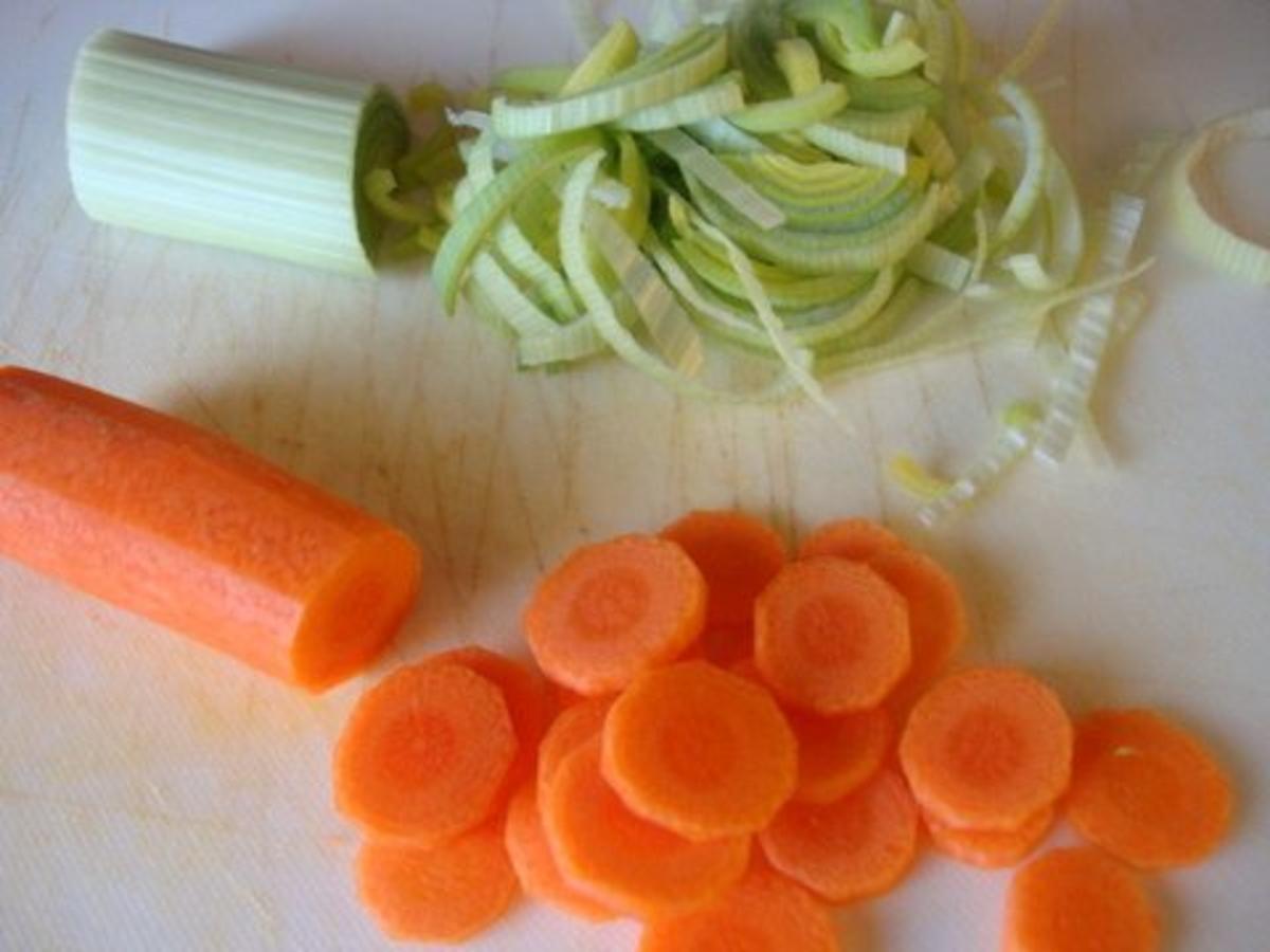 Hühnerbrühe mit pochiertem Ei und Einlage - einfach - von SuppenGeniesser