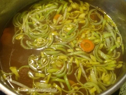 Hühnerbrühe mit pochiertem Ei und Einlage - Rezept - Bild Nr. 8