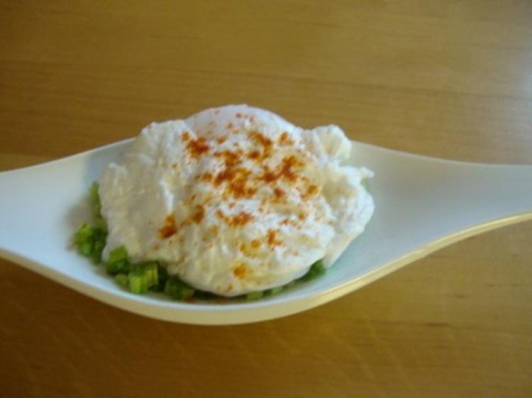 Hühnerbrühe mit pochiertem Ei und Einlage - einfach - von SuppenGeniesser Hühnerbrühe mit pochiertem Ei und Einlage - einfach - von SuppenGeniesser