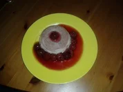 Panna Cotta mit Zimt an Glühwein-Kirschen - Rezept