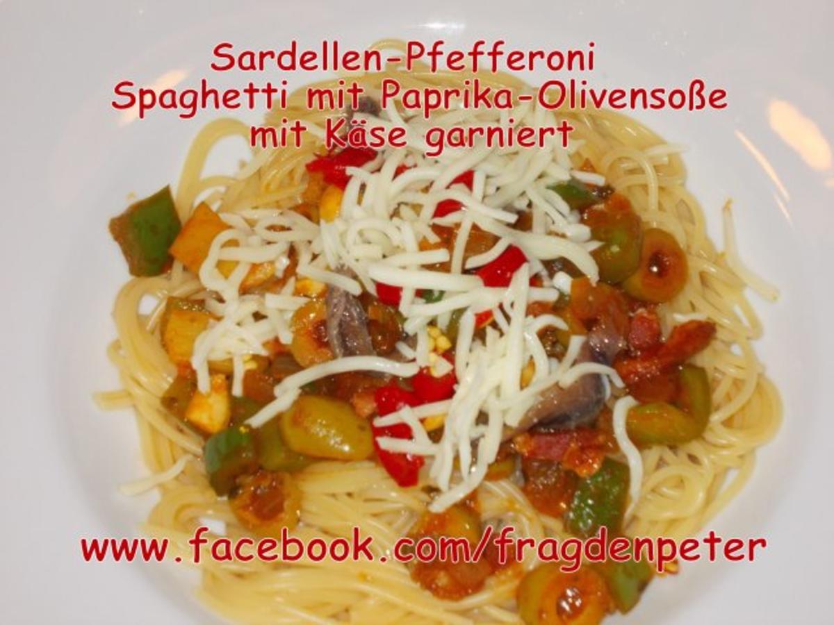 Feurige Sardellen-Pfefferoni  Spaghetti mit Paprika-Olivensoße - Rezept - Bild Nr. 3