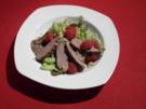 Warmer Rehrücken an Blattsalaten mit Himbeeren-Vinaigrette - Rezept