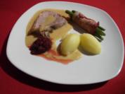 Keule von der Heidschnucke auf Wacholdersoßenspiegel mit grünen Bohnen im Speckmantel - Rezept
