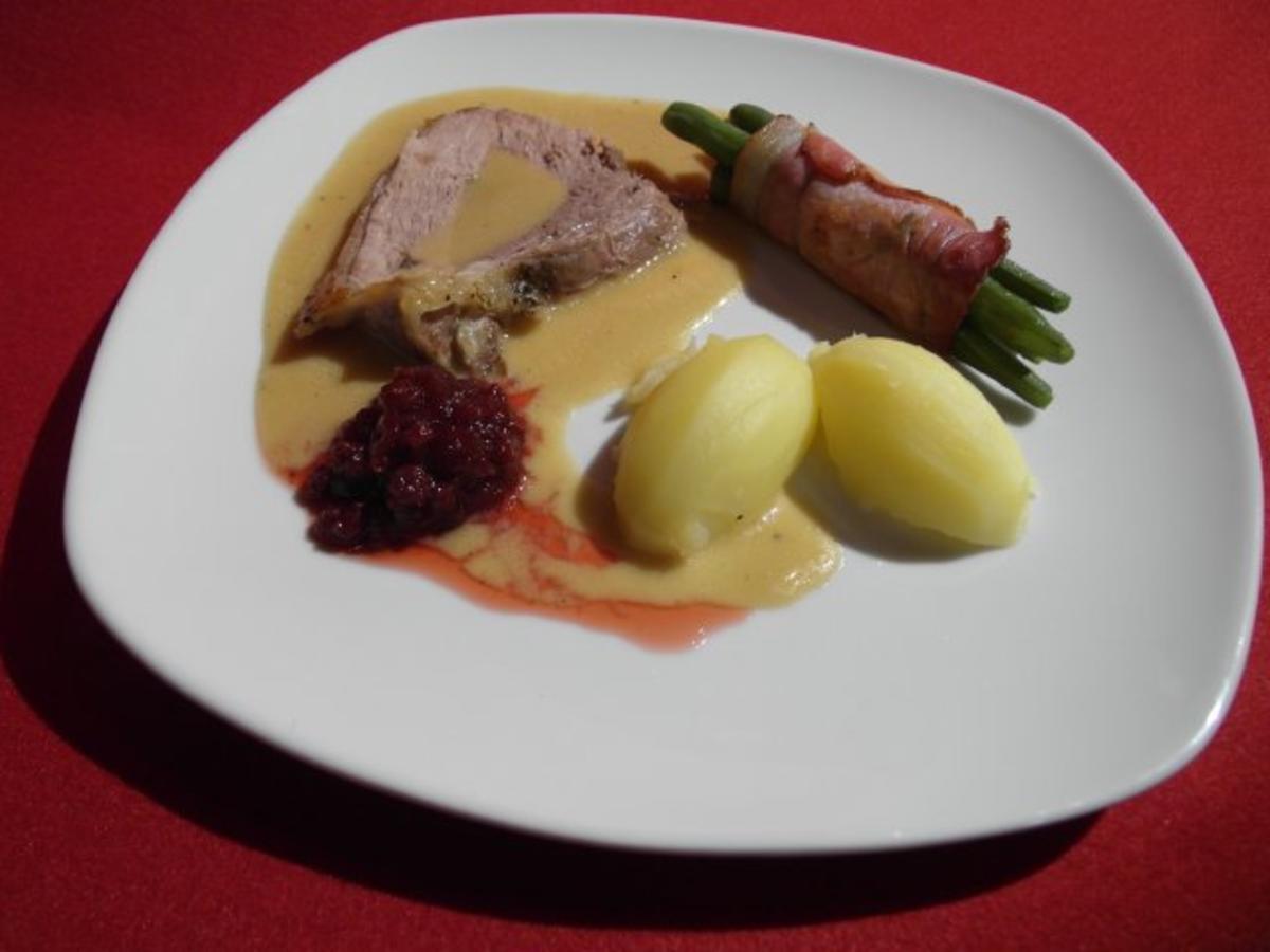 Keule von der Heidschnucke auf Wacholdersoßenspiegel mit grünen Bohnen
im Speckmantel - Rezept von Das perfekte Dinner