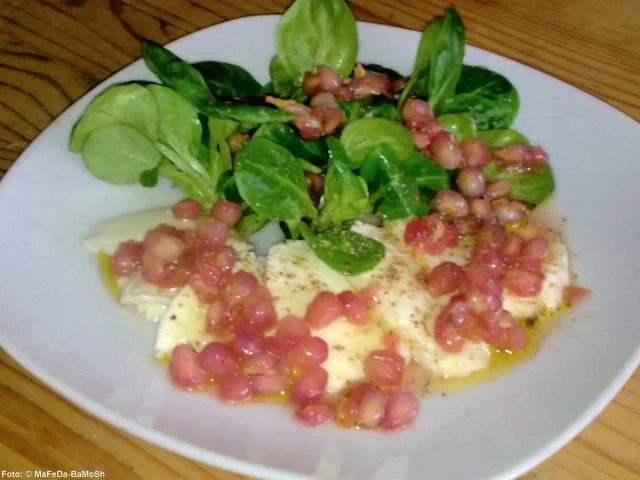 Mozzarella mit Granatapfel-Dressing - Rezept