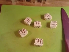 Rezept: Herzhafte Hasen-Öhrchen (oder Schweineohren) -Blätterteiggebäck- Bild Nr. 9 Herzhafte Hasen-Öhrchen (oder Schweineohren) -Blätterteiggebäck- - Rezept - Bild Nr. 9