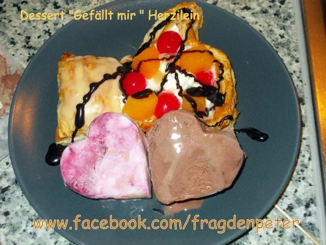 Blätterteig Dessert mit Eis und Früchten - Rezept