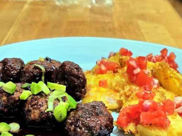 Glasierte Hackbällchen und pikante Kartoffeln mit Tomaten-Salsa - Rezept - Bild Nr. 18