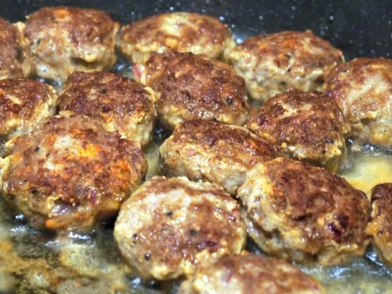 Glasierte Hackbällchen und pikante Kartoffeln mit Tomaten-Salsa - Rezept - Bild Nr. 14