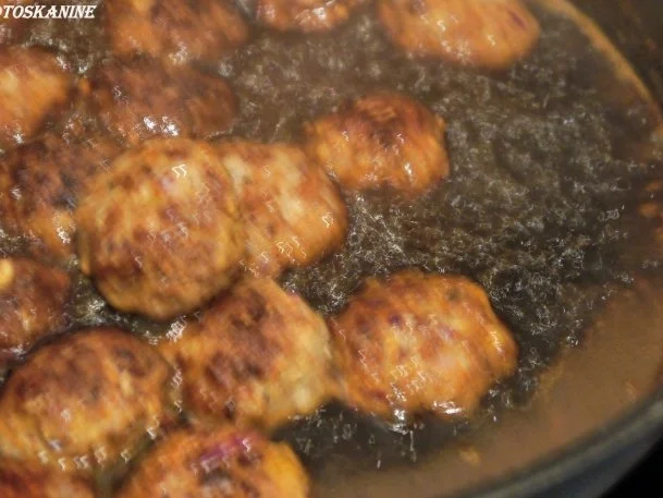 Glasierte Hackbällchen und pikante Kartoffeln mit Tomaten-Salsa - Rezept - Bild Nr. 17