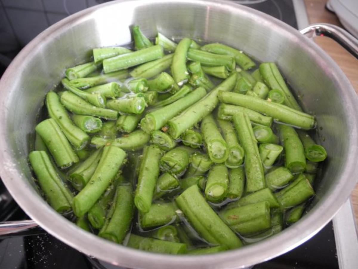 Vegan :  Dinkel - Bandnudeln gebraten mit grünen Bohnen und Eisbergsalat - Rezept - Bild Nr. 8
