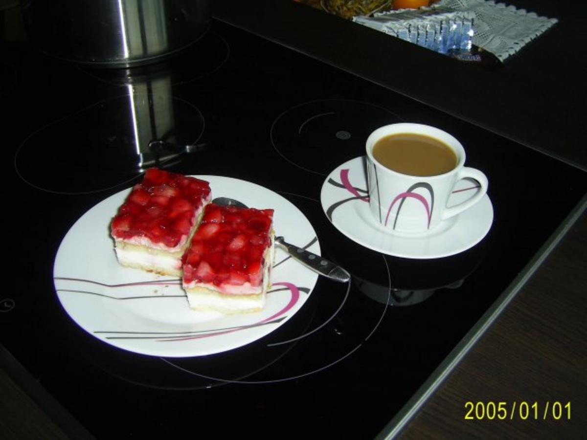 Kuchen: Fruchtige Erdbeer-Joghurt-Schnitten - Rezept - Bild Nr. 3