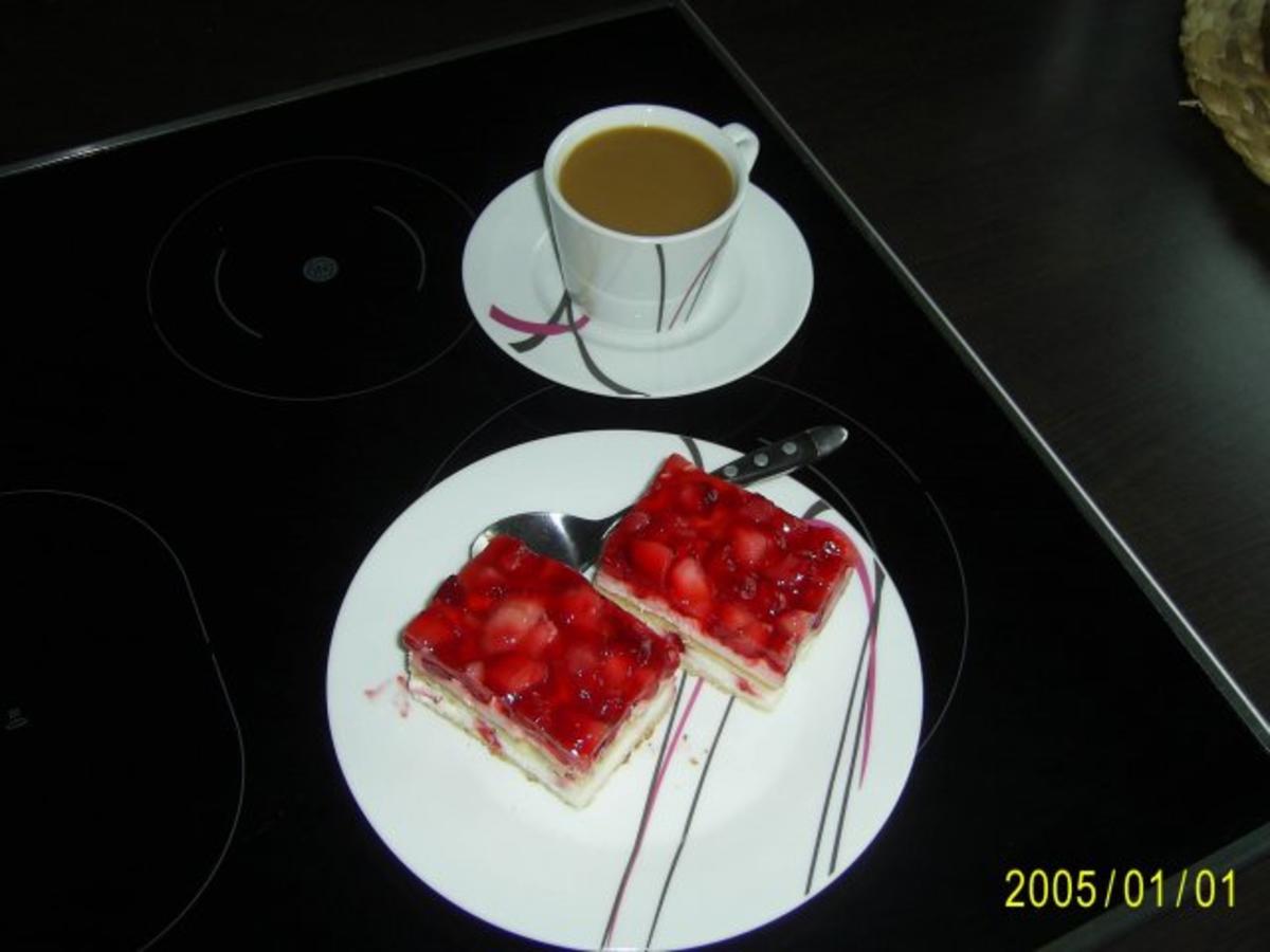 Kuchen: Fruchtige Erdbeer-Joghurt-Schnitten - Rezept