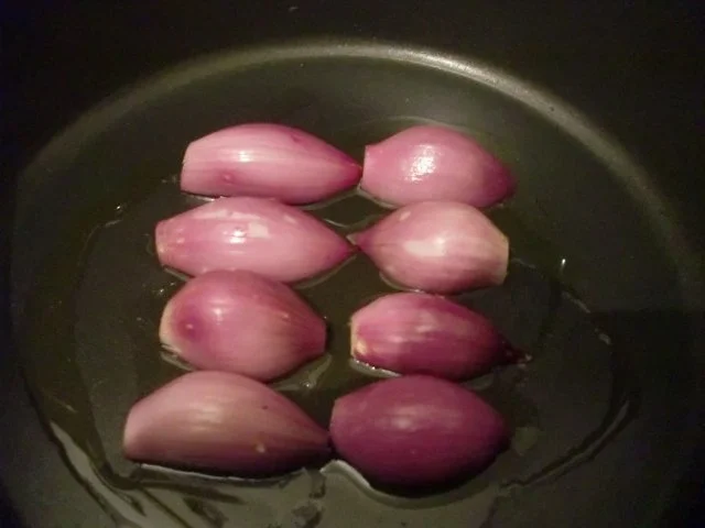 Hähnchenherzen mit Schalotten in Rotwein - Rezept - Bild Nr. 4