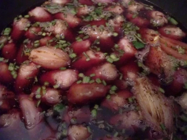 Hähnchenherzen mit Schalotten in Rotwein - Rezept - Bild Nr. 6