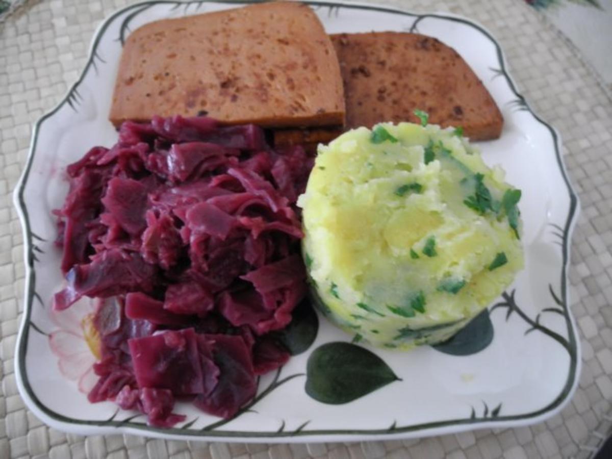 Vegan : Petersilien - Kartoffel - Brei mit Apfelrotkohl und Leberkäse ...