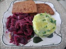 Vegan : Petersilien - Kartoffel - Brei mit Apfelrotkohl und Leberkäse - Rezept