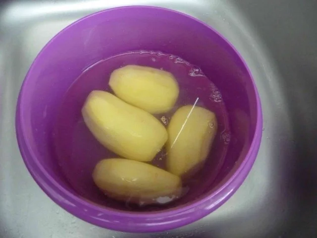 Vegan : Petersilien - Kartoffel - Brei mit Apfelrotkohl und Leberkäse - Rezept - Bild Nr. 2