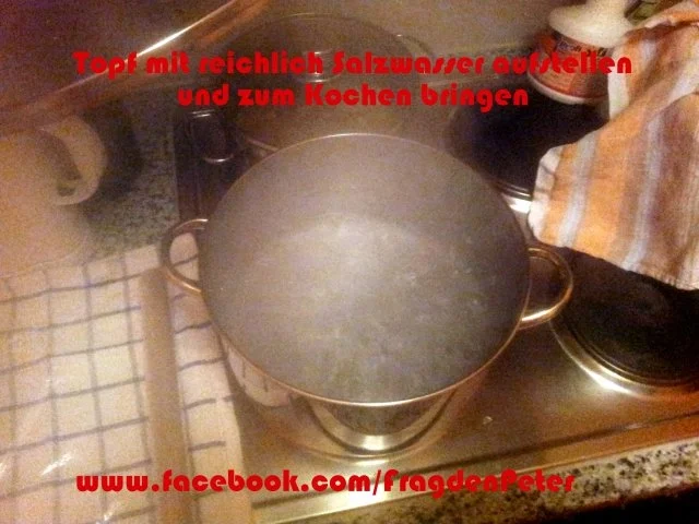 Rezept: Serviettenknödel mit Champigon-Sahnesoße Bild Nr. 4 Serviettenknödel mit Champigon-Sahnesoße - Rezept - Bild Nr. 4