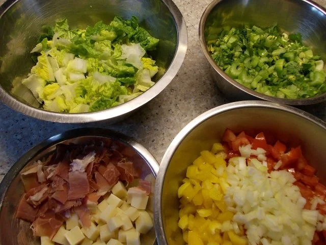 Rezept: Staudenselleriesalat mit Tomaten, Käse und Schinken Bild Nr. 3 Staudenselleriesalat mit Tomaten, Käse und Schinken - Rezept - Bild Nr. 3