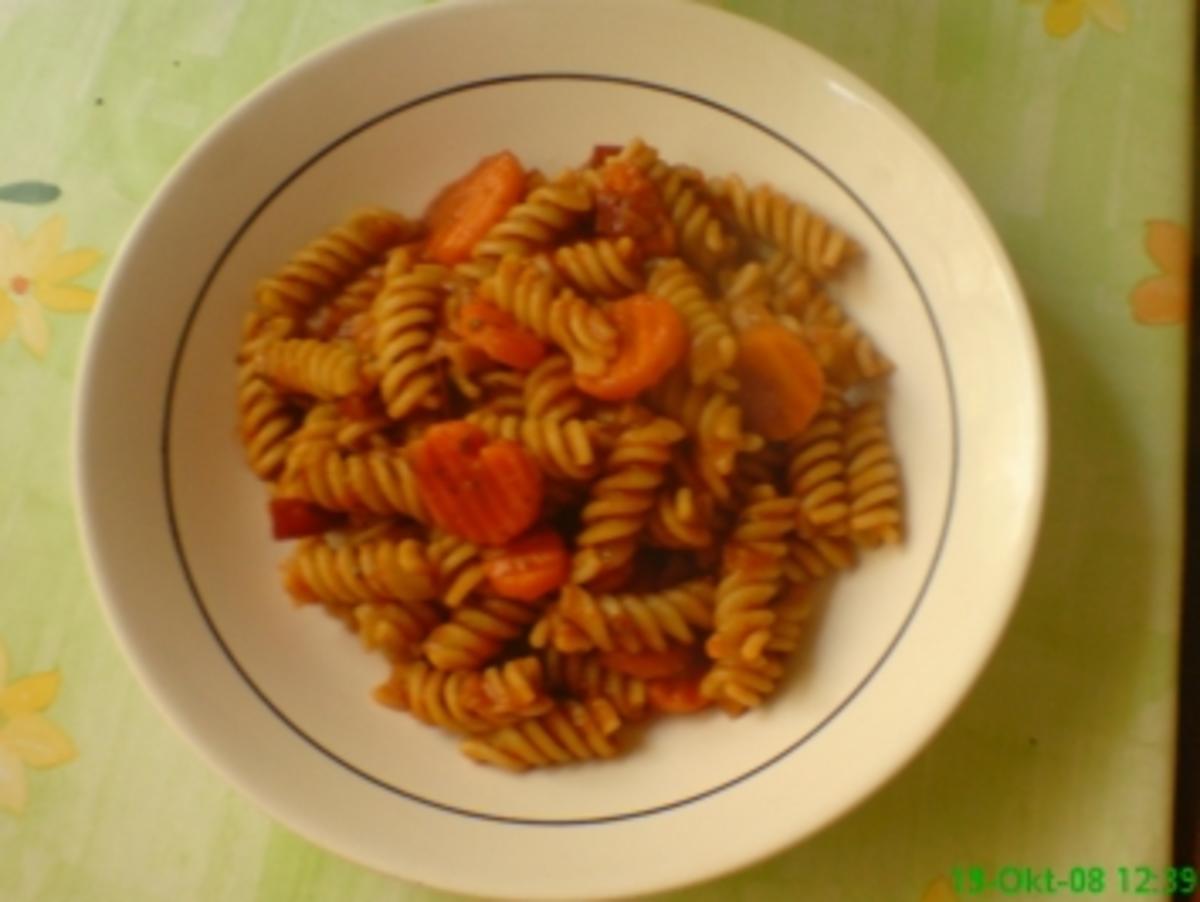 Nudeln mit Tomatensoße - Rezept