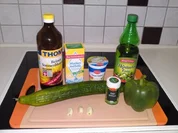 Gurken-Paprika-Salat mit Sauerrahm Dressing - Rezept