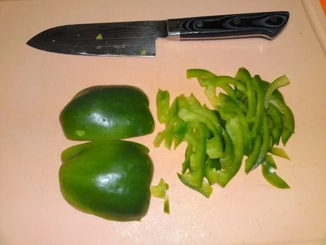 Gurken-Paprika-Salat mit Sauerrahm Dressing - Rezept - Bild Nr. 3