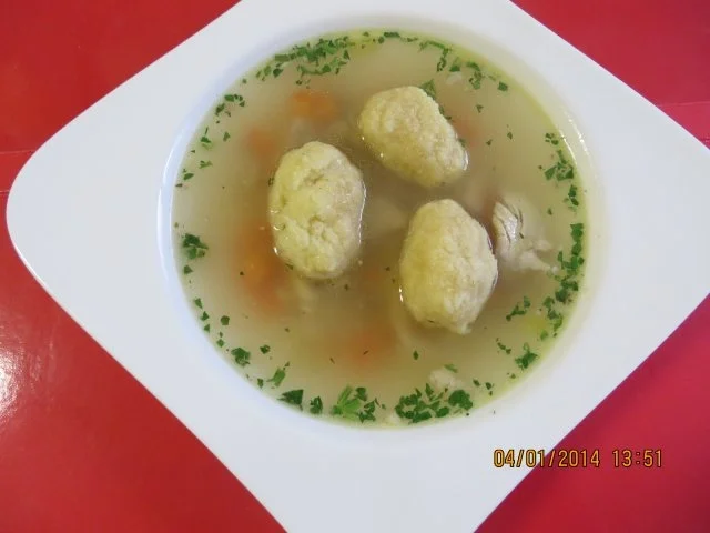 Rezept: Suppeneinlage: Grieß-Nockerln Bild Nr. 2 Suppeneinlage: Grieß-Nockerln - Rezept - Bild Nr. 2